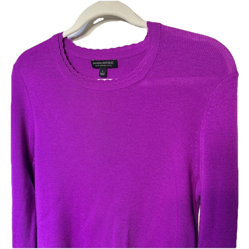 Banana Republic Scalloped Neckline 100% Metino Wool Purple Women's Sweater
